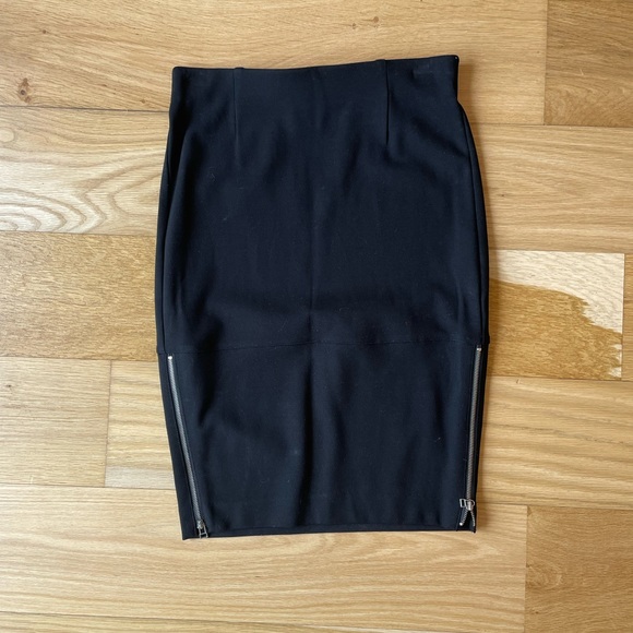 Wilfred Lis skirt. Black. Size 4. - Picture 4 of 4